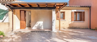 Holiday Home 'Villetta Lu Lioni' with Private Terrace, Private Garden and Air Conditioning