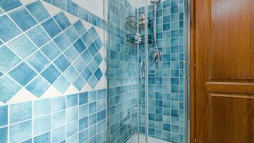 Douche, serviettes fournies