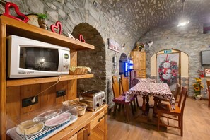 Dining - Room 'Camera 8' with Shared Terrace and Wi-Fi (Rhêmes-Notre-Dame)