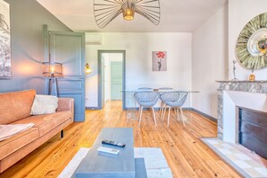 Televisión, chimenea