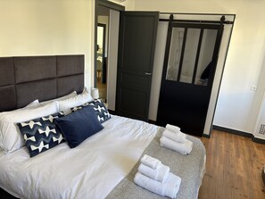 2 bedrooms, iron/ironing board, free WiFi, bed sheets - Cosy Apartment in Eymet - Air Conditioned for 4 people - Trois Cles (Eymet)
