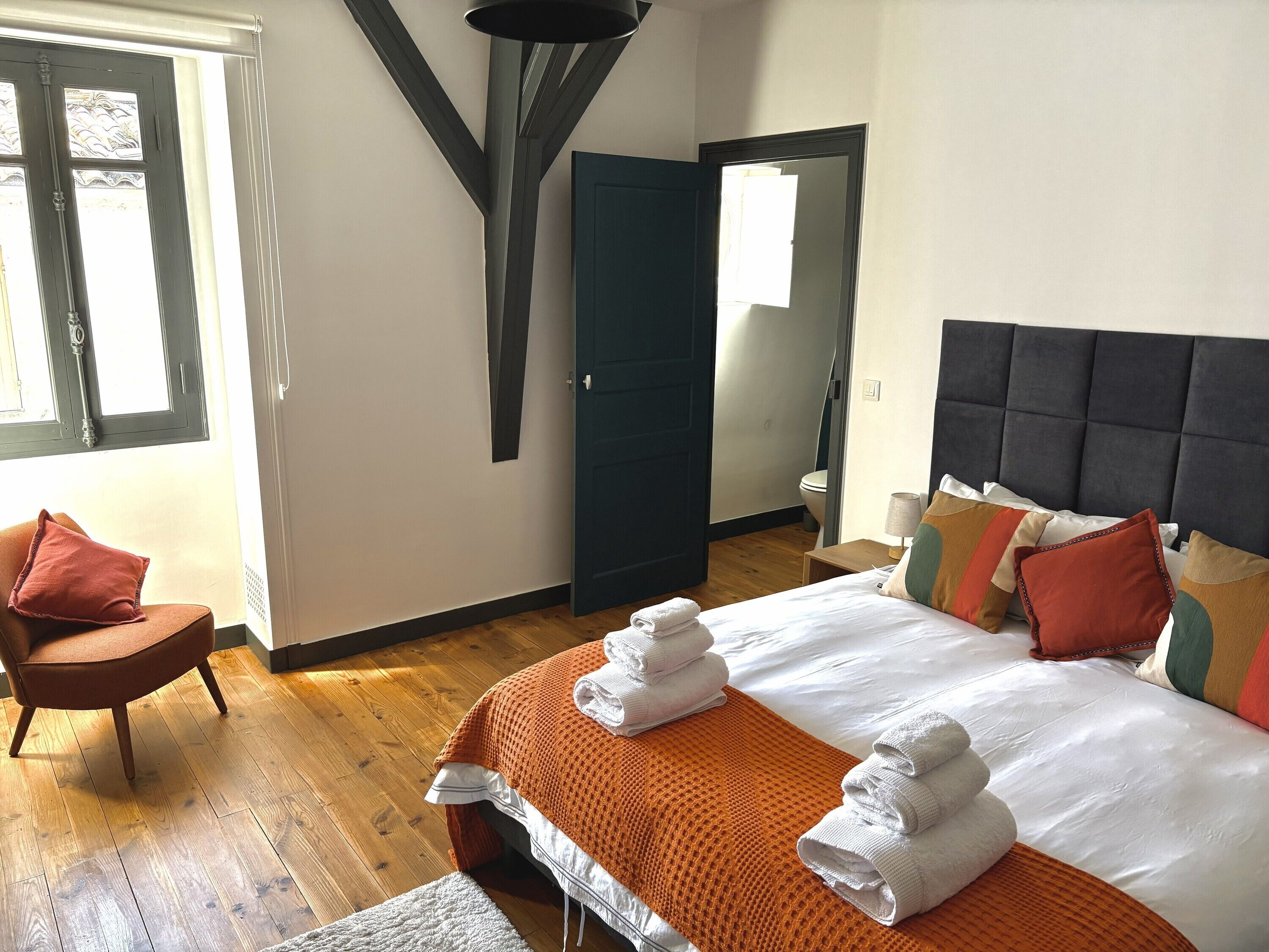 2 slaapkamers, een strijkplank/strijkijzer, gratis wifi, beddengoed