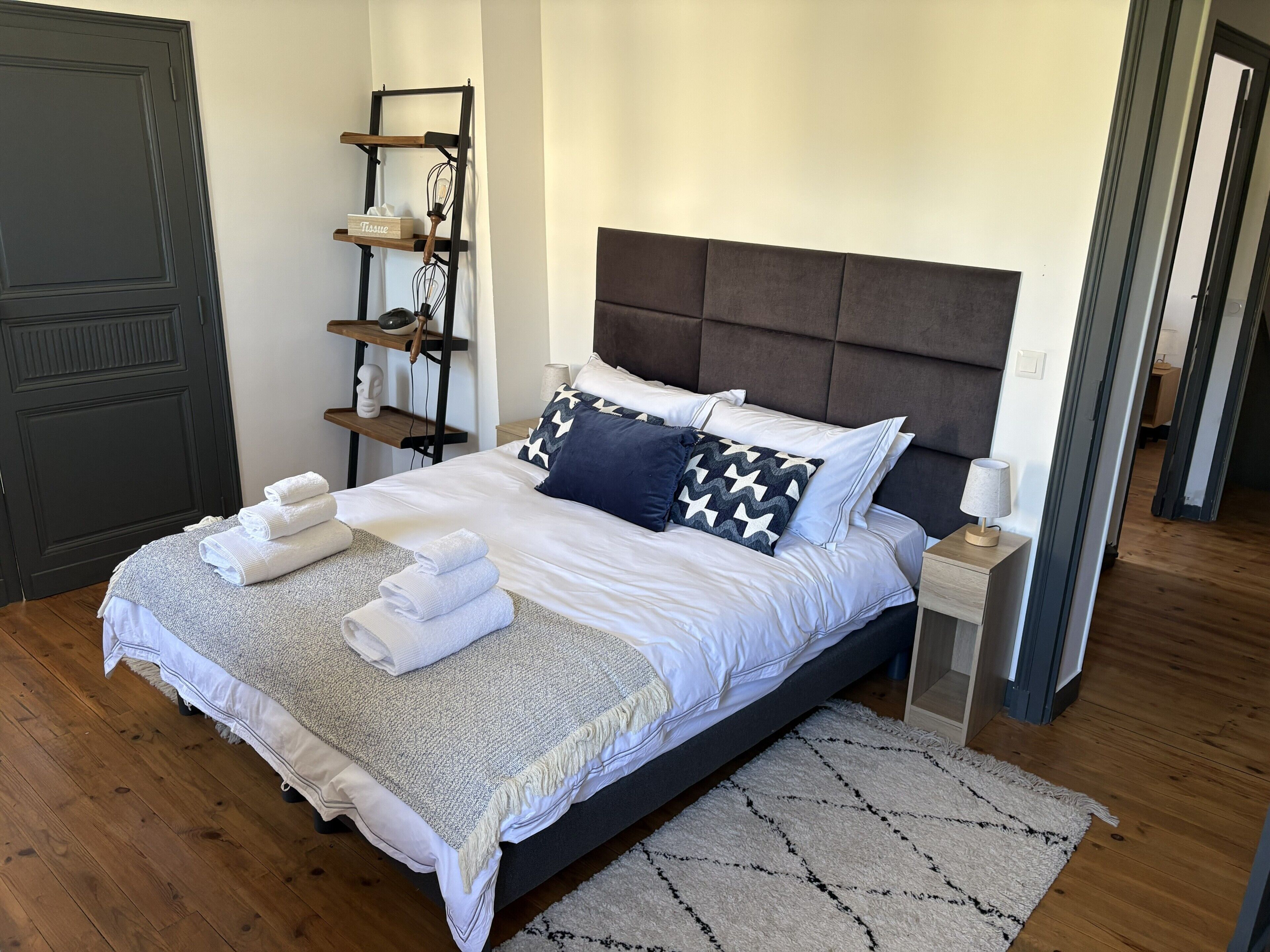 2 slaapkamers, een strijkplank/strijkijzer, gratis wifi, beddengoed