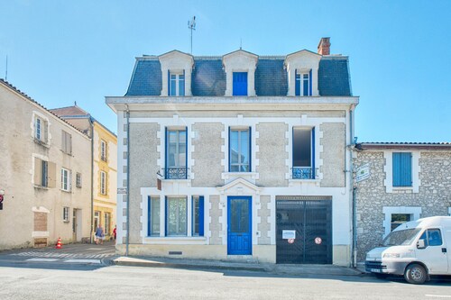 Cosy Apartment in Eymet – Air-Conditioned, for 2 People, Steps from Restaurants and the Village