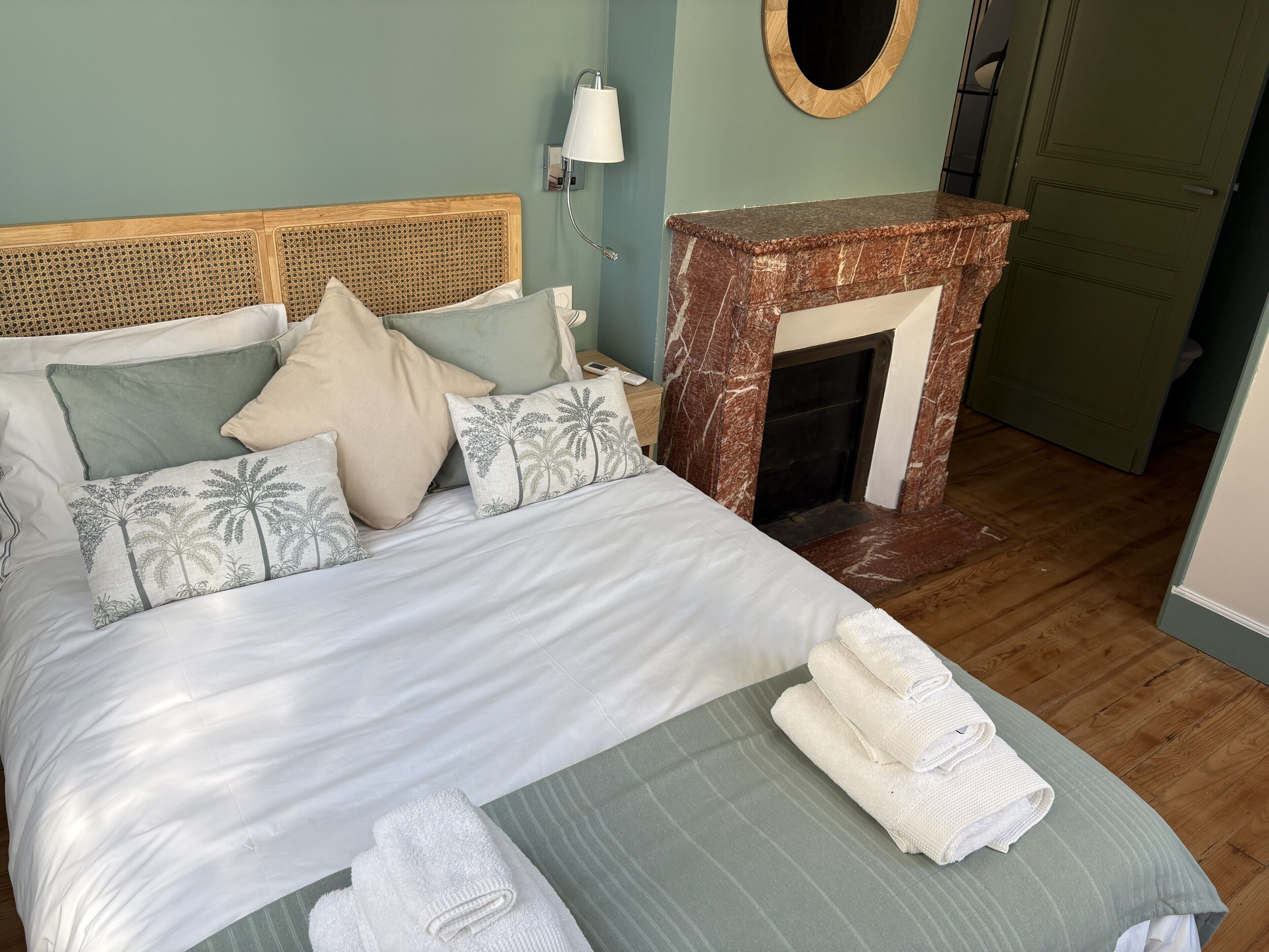 1 chambre, fer et planche à repasser, Wi-Fi gratuit, draps fournis