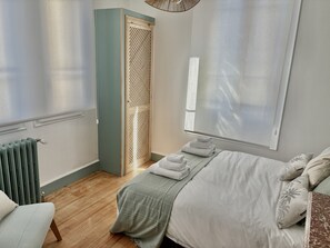 1 bedroom, iron/ironing board, free WiFi, bed sheets - Cosy Apartment in Eymet – Air-Conditioned, for 2 People, Steps from Restaurants and the Village (Eymet)