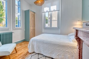 1 slaapkamer, een strijkplank/strijkijzer, gratis wifi, beddengoed