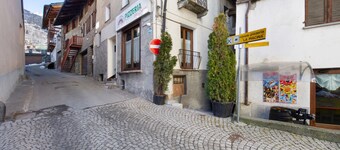 Apartment 'L'archetto Valle D'Aosta' with Mountain View and Wi-Fi