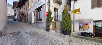 Apartment 'L'archetto Valle D'Aosta' with Mountain View and Wi-Fi