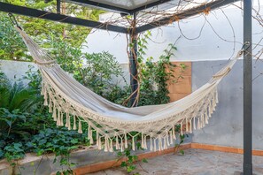 Terrace/patio - Apartment 'Casa Gardenia Seafront for 6' with Sea View, Wi-Fi and Air Conditioning (Santa Maria del Focallo)