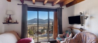  Le Carlit – Apartment in Les Angles with mountain view, cosy and functional