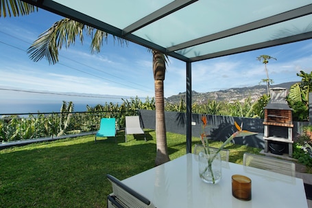 Outdoor dining. Cottage 'Capelos' with Sea View, Private Garden and Wi-Fi