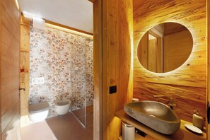 Ducha, secador de pelo, toallas