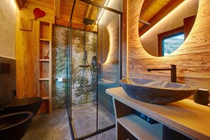 Een douche, een haardroger, handdoeken