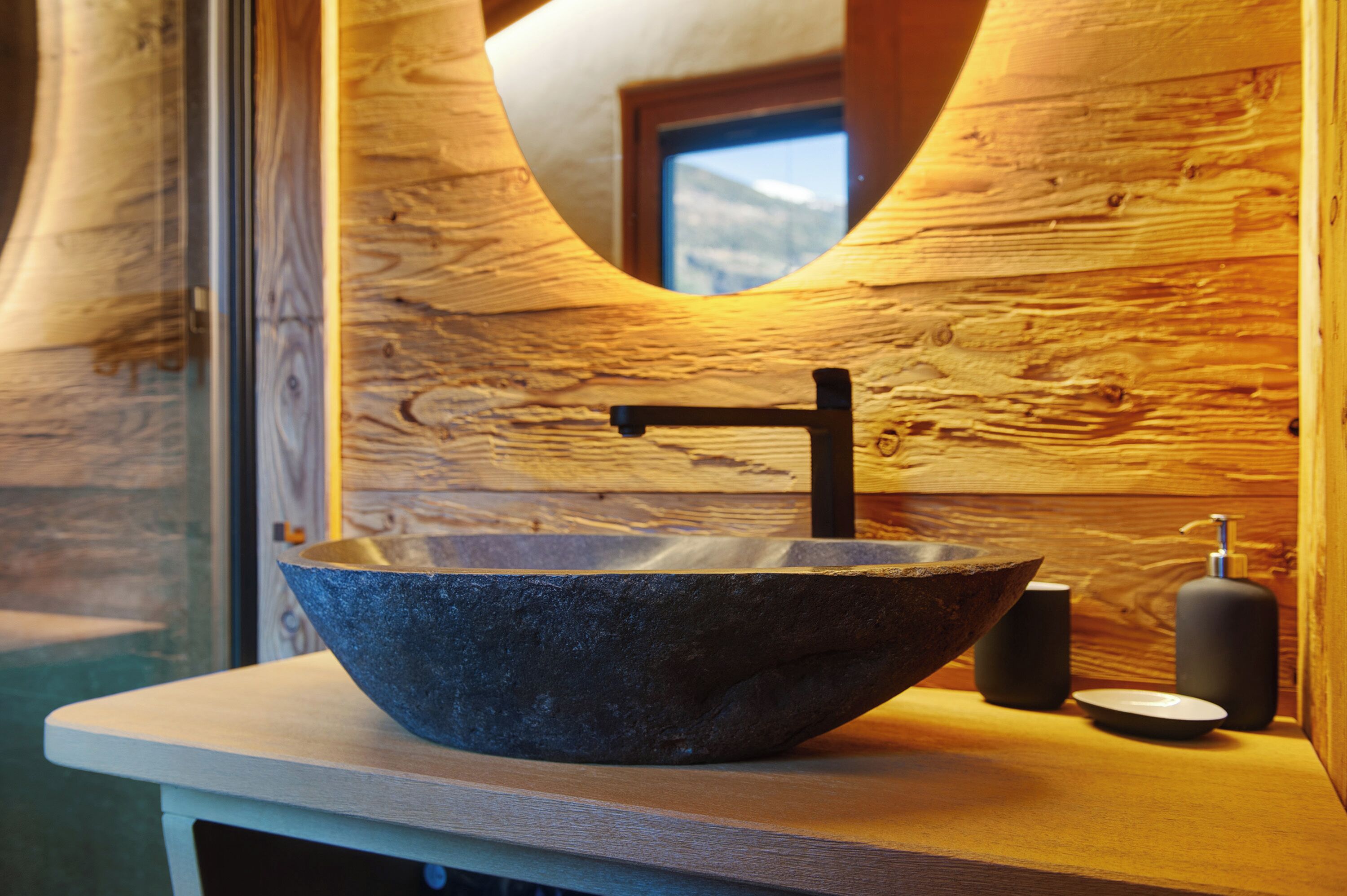 Bruser, hårtørrer, håndklæder