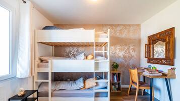 2 bedrooms, iron/ironing board, free WiFi, bed sheets