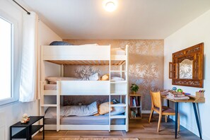 2 chambres, fer et planche à repasser, Wi-Fi gratuit, draps fournis