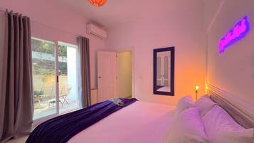 5 bedrooms, iron/ironing board, free WiFi, bed sheets