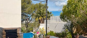 Holiday Home 'Sunset Bay' with Sea View, Wi-Fi and Air Conditioning