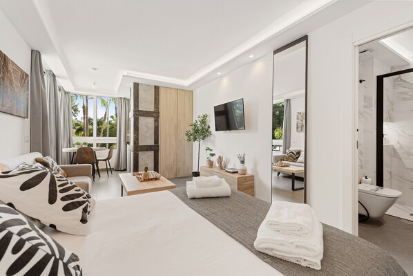 Iron/ironing board, free WiFi, bed sheets