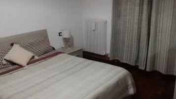 2 chambres, fer et planche Ă  repasser, Wi-Fi gratuit, draps fournis