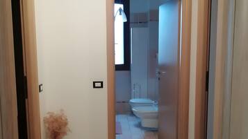 Doccia, asciugacapelli, asciugamani