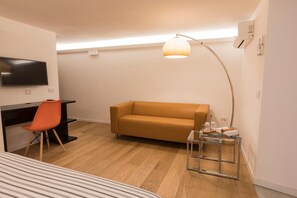 1 habitación, tabla de planchar con plancha, wifi gratis y ropa de cama 