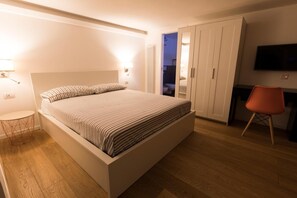 1 habitación, tabla de planchar con plancha, wifi gratis y ropa de cama 