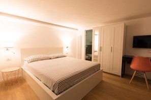 1 habitación, tabla de planchar con plancha, wifi gratis y ropa de cama 