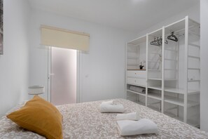 2 slaapkamers, een strijkplank/strijkijzer, gratis wifi, beddengoed