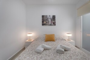 2 slaapkamers, een strijkplank/strijkijzer, gratis wifi, beddengoed