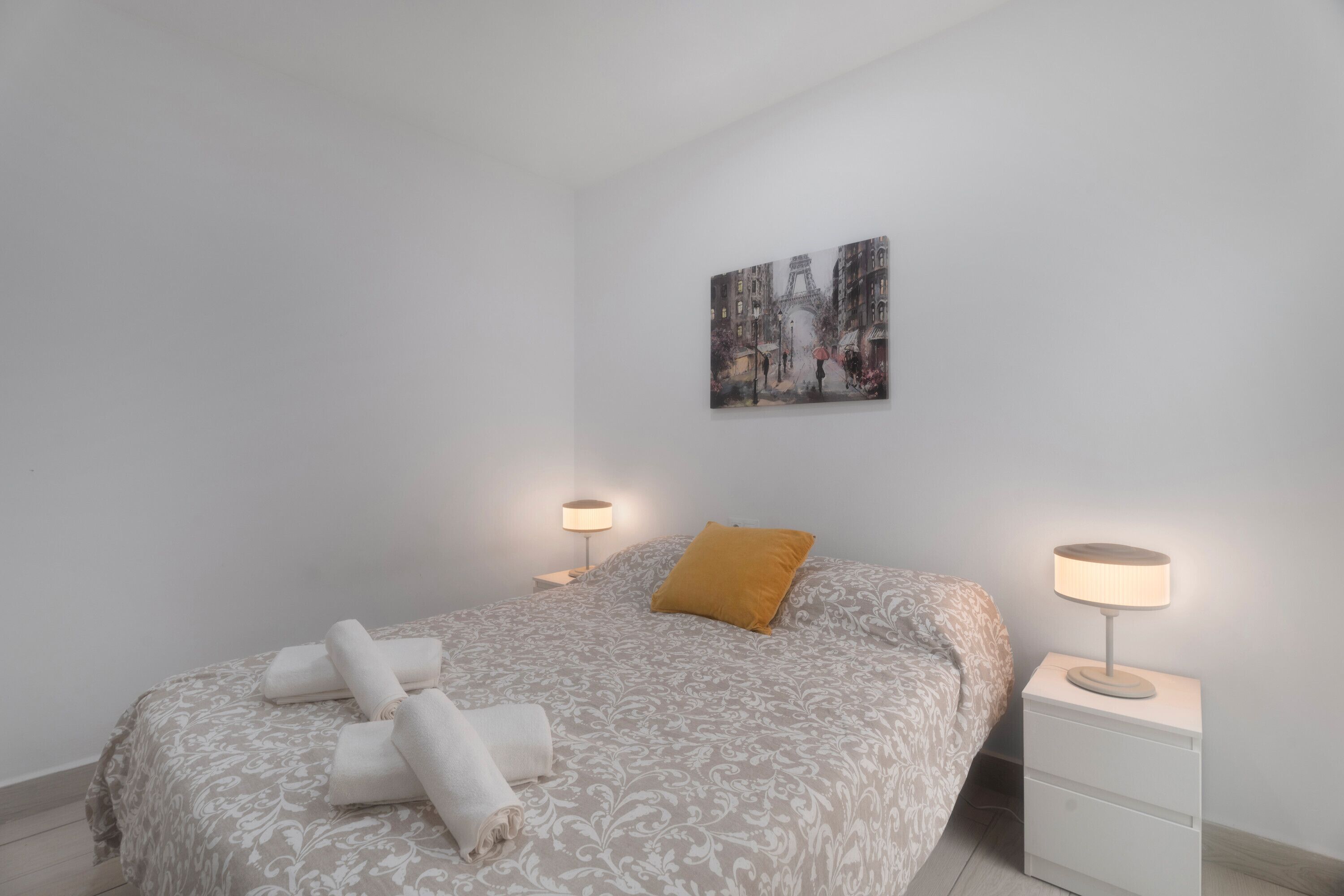 2 slaapkamers, een strijkplank/strijkijzer, gratis wifi, beddengoed