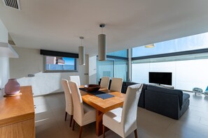 Dining - Villa 'Los Almendros Fuengirola' with Mountain View, Wi-Fi and Air Conditioning (Fuengirola)