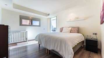 4 slaapkamers, een strijkplank/strijkijzer, gratis wifi, beddengoed