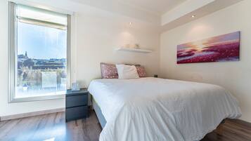 4 slaapkamers, een strijkplank/strijkijzer, gratis wifi, beddengoed