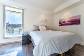 4 bedrooms, iron/ironing board, free WiFi, bed sheets - Villa 'Los Almendros Fuengirola' with Mountain View, Wi-Fi and Air Conditioning (Fuengirola)