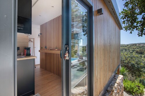 Apartment 'Tiny House' with Mountain View, Wi-Fi and Air Conditioning