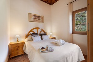 2 bedrooms, iron/ironing board, free WiFi, bed sheets - Holiday Home 'Zaida' with Mountain View, Private Terrace and Wi-Fi (San Sebastián de la Gomera)