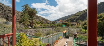 Vakantiehuis 'Zaida' met Uitzicht op de Bergen, Privé Terras en WiFi