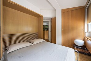 2 bedrooms, iron/ironing board, WiFi