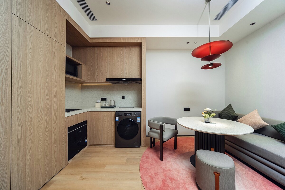 Suite, 1 Schlafzimmer, Küche (Dining) | Minibar, Schreibtisch, schallisolierte Zimmer, kostenlose Babybetten
