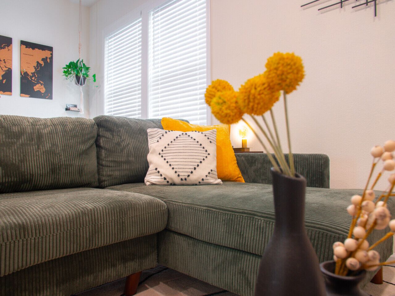 Smart TV, fireplace, stereo