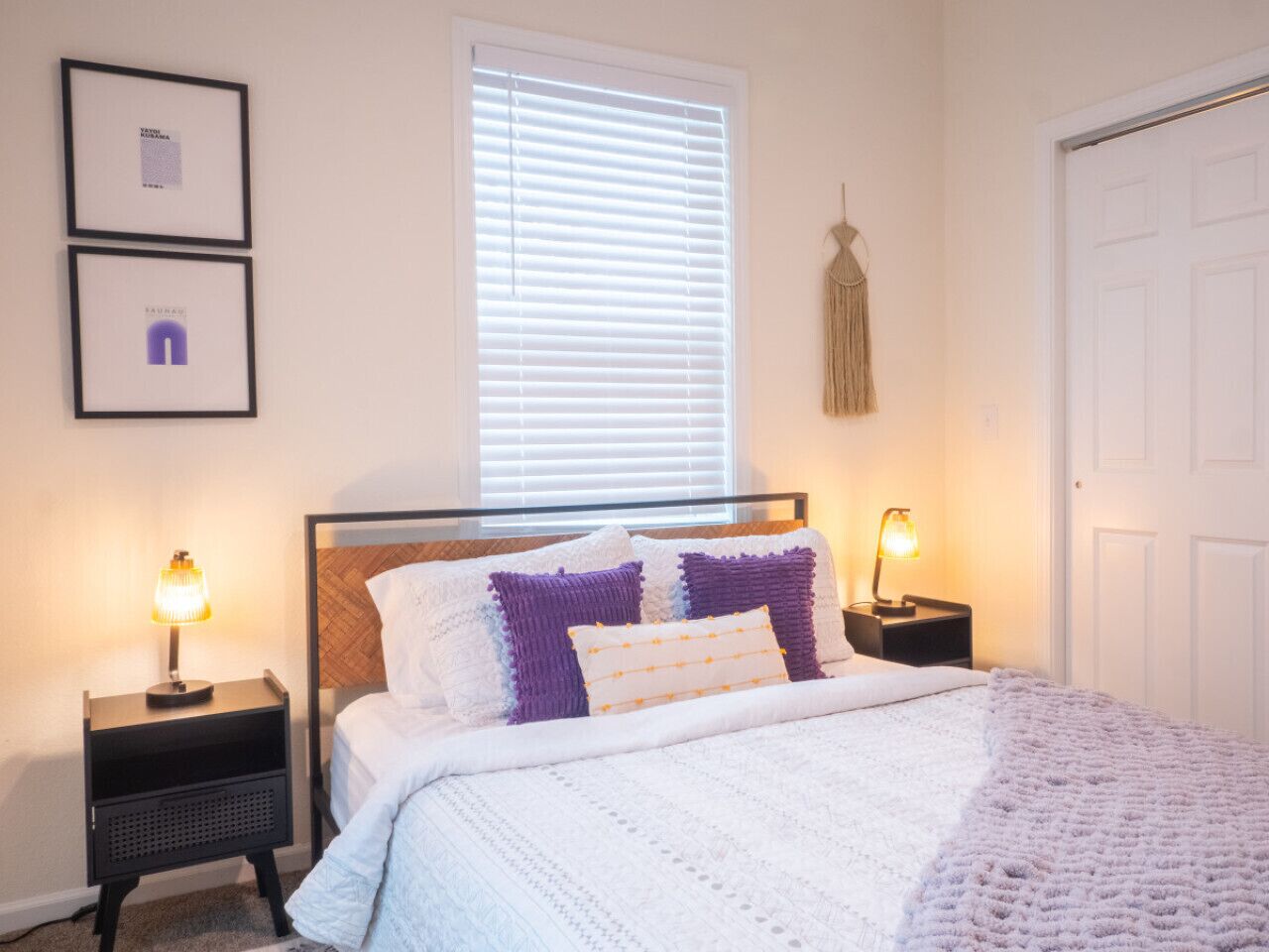 3 dormitorios, escritorio, tabla de planchar con plancha y cuna de viaje