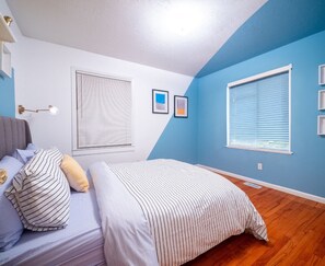 3 Schlafzimmer, Schreibtisch, Bügeleisen/Bügelbrett, Reisekinderbett