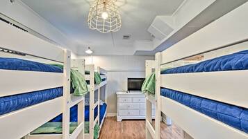 3 bedrooms, free WiFi, bed sheets