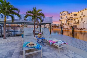 Terrace/patio - Gulf Access, Heated Pool, Grill & Lanai – Primo Getaway – Roelens (Fort Myers Beach)