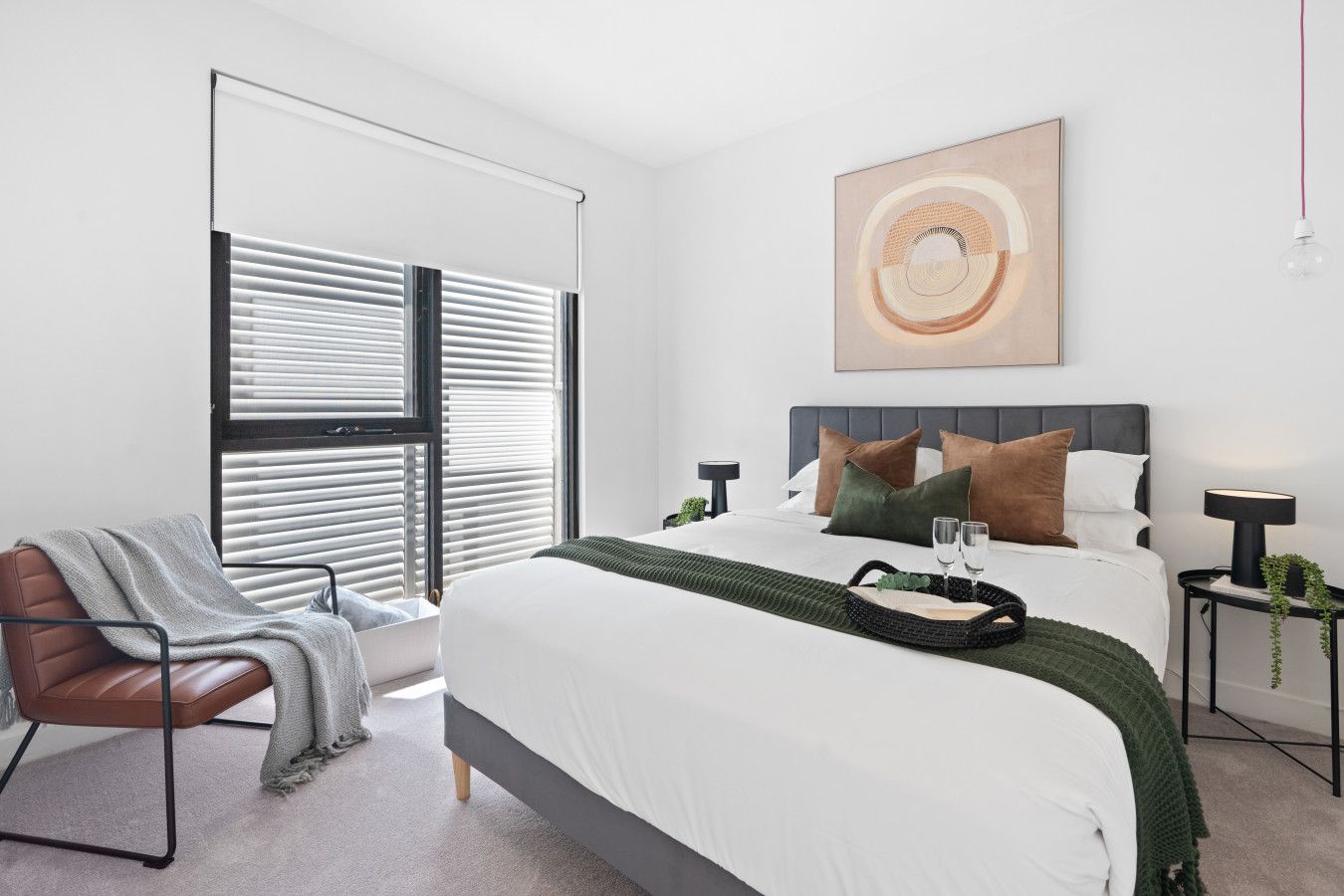 2 habitaciones, tabla de planchar con plancha, cuna de viaje y wifi 