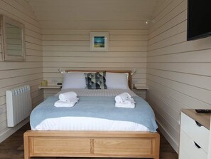 小屋, 1 間臥室 | 高級寢具、遮光布/窗簾、隨行嬰兒床、床單