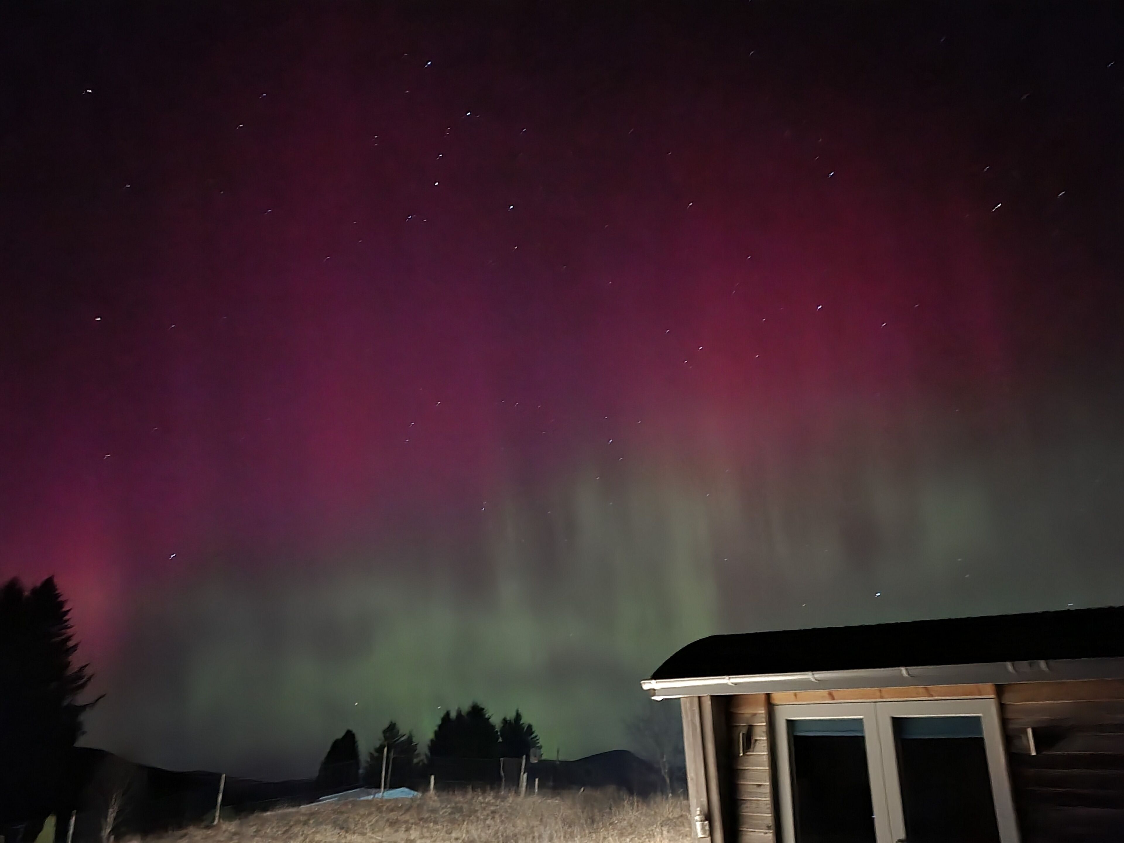 住宿正面 - 傍晚/夜晚