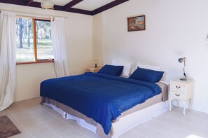 1 bedroom, iron/ironing board, WiFi, bed sheets - Uzuri Barossa, Tranquil guesthouse retreat in Lyndoch, Barossa Valley (Altona)